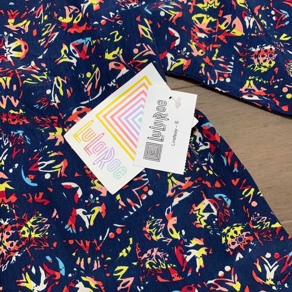 SOLD M NWT LuLaRoe Lindsay - Picture 2 of 4